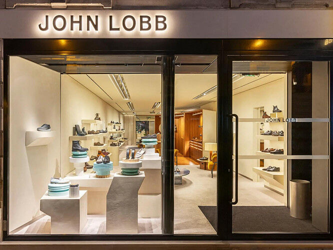 John Lobb橱窗展示的照片